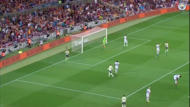 Julián Álvarez finds the net vs Barça